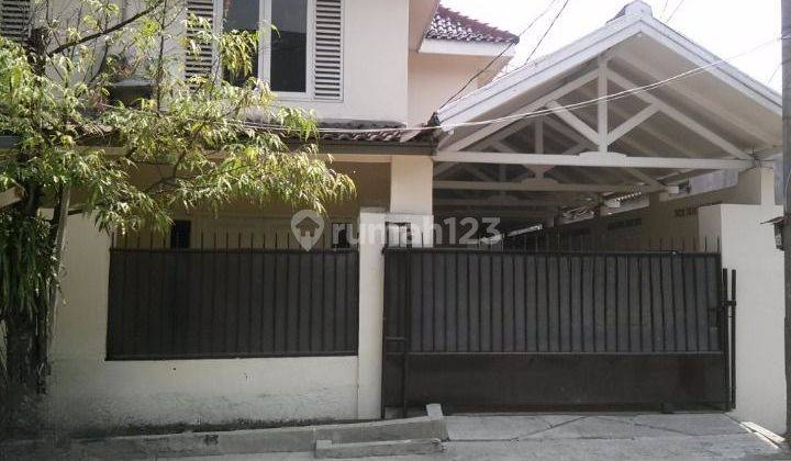 Si. Sewa Rumah 2 Lantai Luas 126m² 1