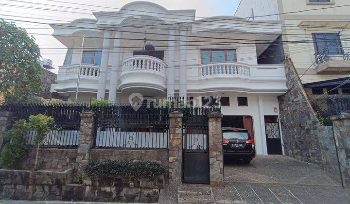 Li, Jual Rumah Kemayoran 2½ lantai 1