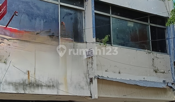 4-Storey Shophouse with Kemayoran Toll Access, No Gage 4-Storey Shophouse with Kemayoran Toll Access, No Gage