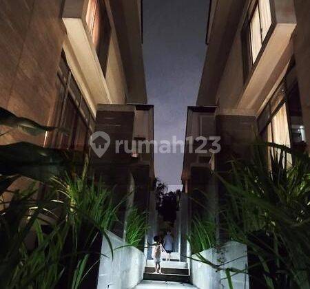 Rumah 3 lantai minimalis modern komplek Residence 28  2