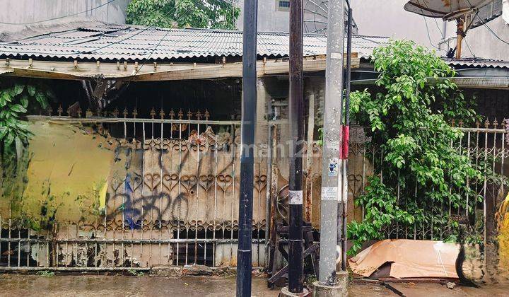 Rumah tua Pinggir jalan LT 200 m2 SHM Jakarta Pusat 1