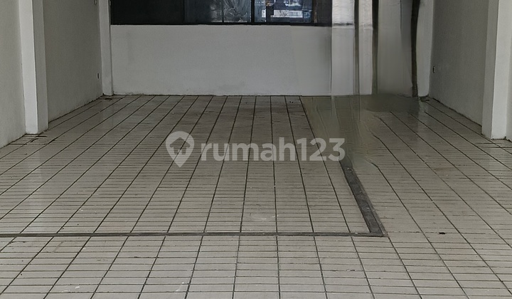 Ready-to-Use Kemayoran Access Toll Road Shop House Price Reduction in Kemayoran 2