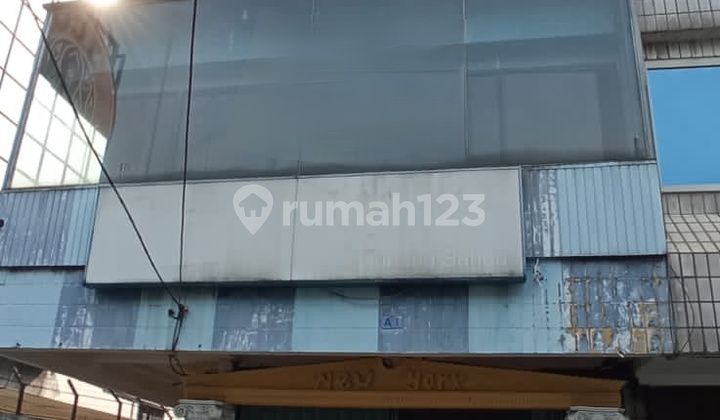 For Rent: 4.5 Floors Shop House, Prime Location by Main Road in Central Jakarta 2