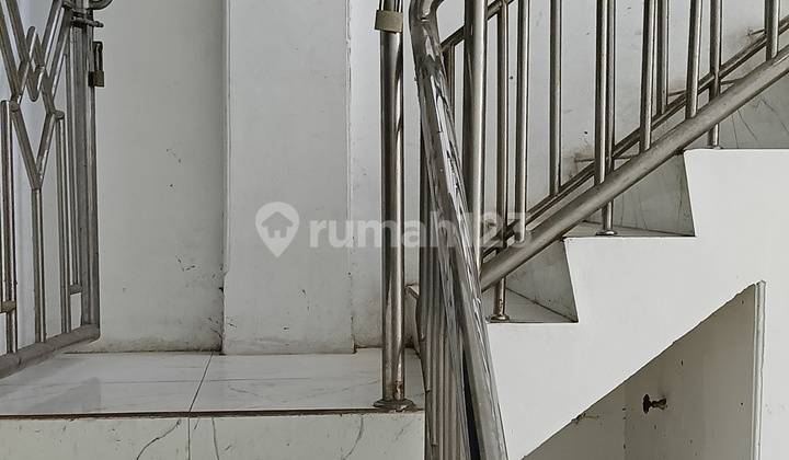 3-Storey Shop House Container Access 55 M2 Roadside Ready to Use 2