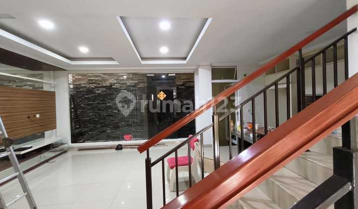 3-Story Basement House in Ancol Near Recreation Area Furnished