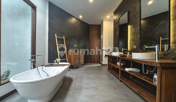 Luxury 3BR Modern Contemporary Furnished Villa in Canggu