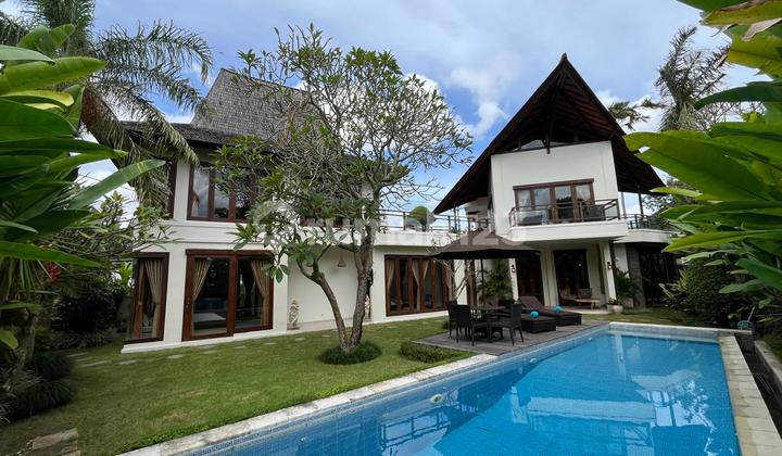 Villa 4BR Luxury Modern Furnished in Padonan, Canggu. 1