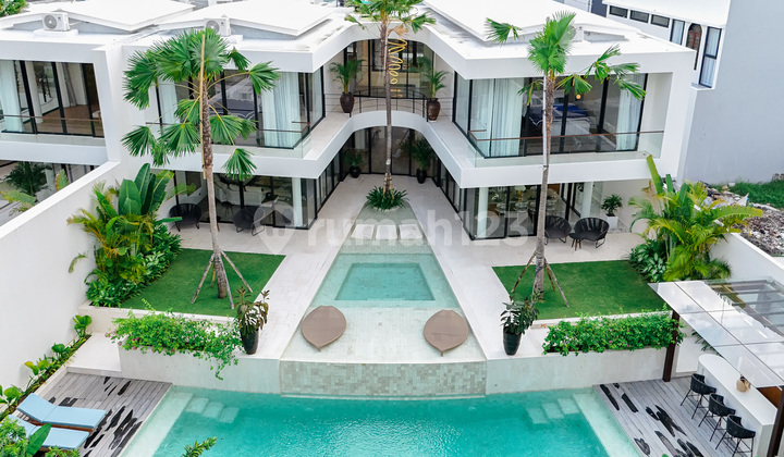Villa 4BR Luxury Tropical Modern Furnished in Umalas, Bali.