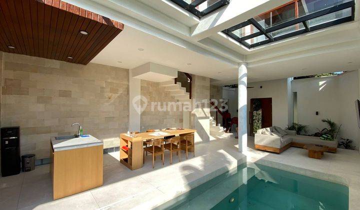 Villa Modern 2BR Dekat Pantai Batu Belig, Seminyak 1