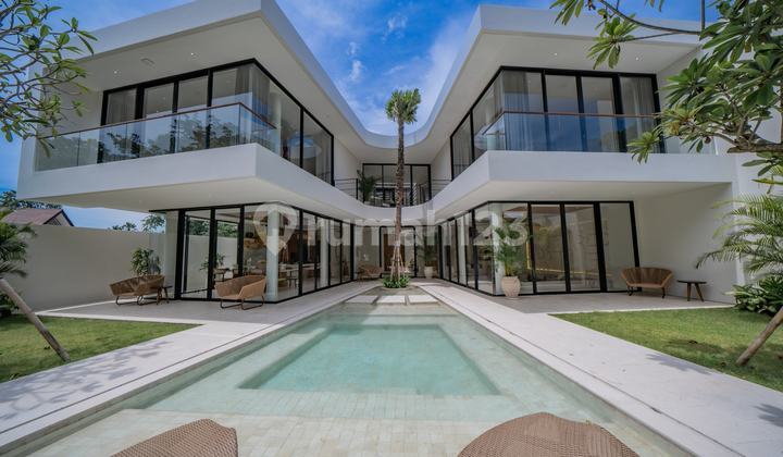 Villa 4BR Brand New Luxury Tropical di Umalas Bali