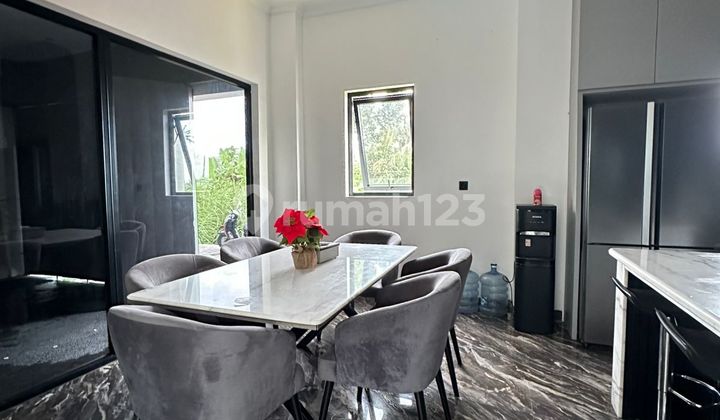 Villa Modern 3BR di Cepaka