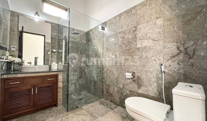 Modern 3BR Villa with Ricefield Views in Kesambi Kerobokan 2