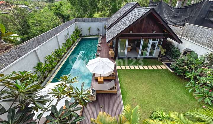 Luxury Villa 4 + 4BR with Separates Building di Ungasan 1