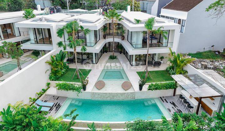 Villa 4BR Luxury Tropical Modern Furnished in Umalas, Bali.