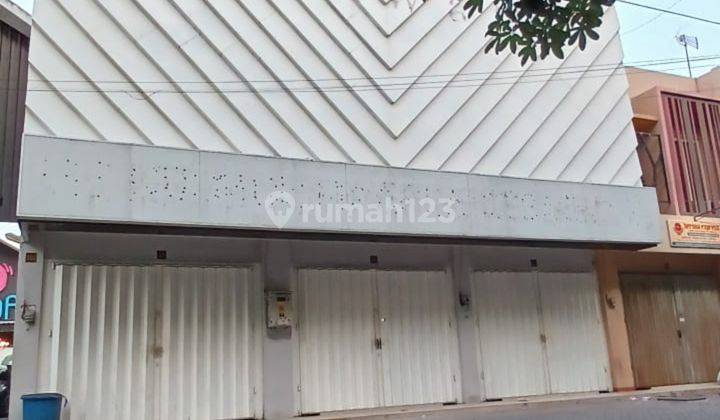 300 jt/Th ,Sewa Ruko 3 jejer Loss Cocok untuk Klinik Kecantikan, Showroom, Supermarket  1