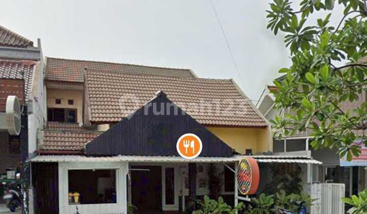 For Rent 1-Story Commercial House in Gresik City, Gresik. Former Restaurant / Cafe Area 200 M2 Width 10 Meters Strategic Location