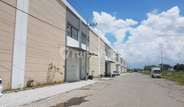 140 million/year! FOR RENT 1 WAREHOUSE UNIT Warehouse in Driyorejo, Gresik. 140 million/year! FOR RENT 1 WAREHOUSE UNIT Warehouse in Driyorejo, Gresik.