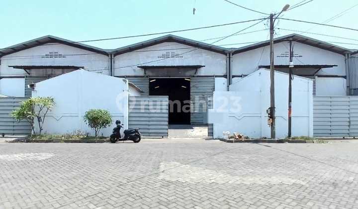 Gudang 600 jt/ tahun LB 1296 m2 Lokasi Bebas Banjir Dalam Cluster Margomulyo Surabaya 