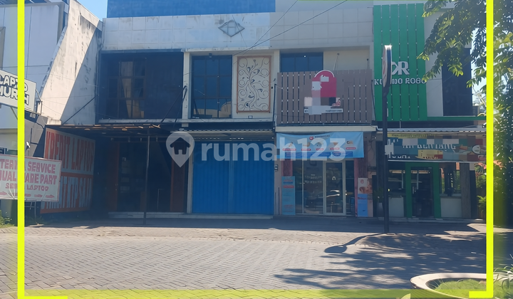 Rarely Available! Premium Shop Location in the Middle of GKB Gresik New City Housing. Rarely Available! Premium Shop Location in the Middle of GKB Gresik New City Housing.