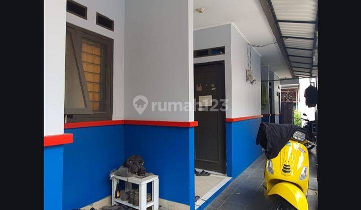 Rumah Kampung Nuansa Biru Luas Dan Bisa Parkir Mobil di Paku Jaya 2