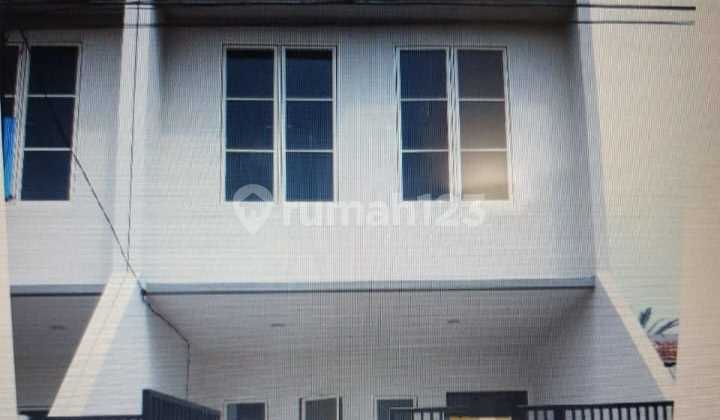 Rumah Siap Huni Rapih Lokasi Strategis di Tomang Jakarta Barat