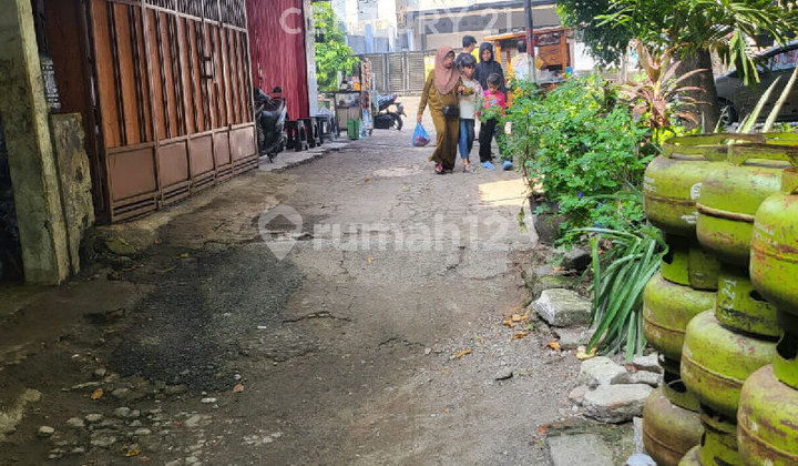 Rumah Di  Jalan Salemba Tengah Dekat Area Kampus