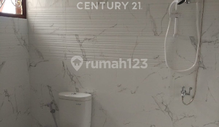 Minimalist Cozy House for Sale in Cinere, Near Cinere Mall 2