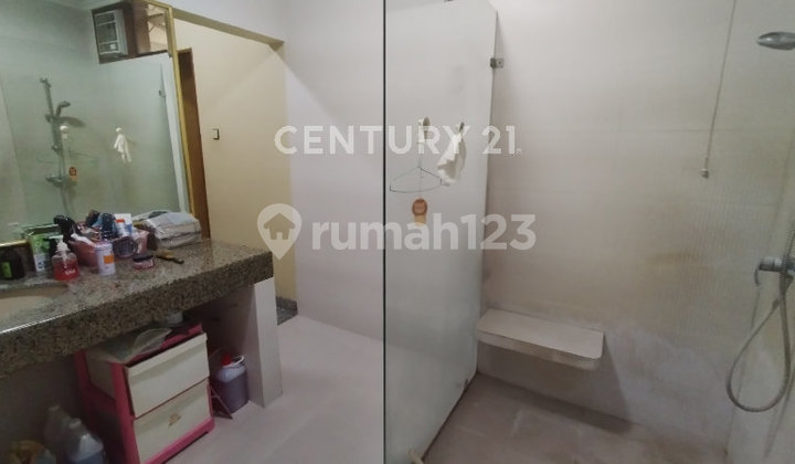 Large House and 650 M Plot Suitable for Luxury Living 2