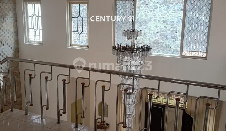 2-Story House in Bukitsari Area, Semarang with Mount Ungaran View 2