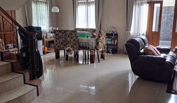 Di Jual Rumah Hoek Kota Wisata 1