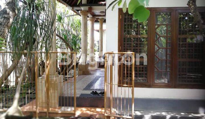 RUMAH CANTIK 1,5 LANTAI + POOL DILOKASI NYAMAN  2