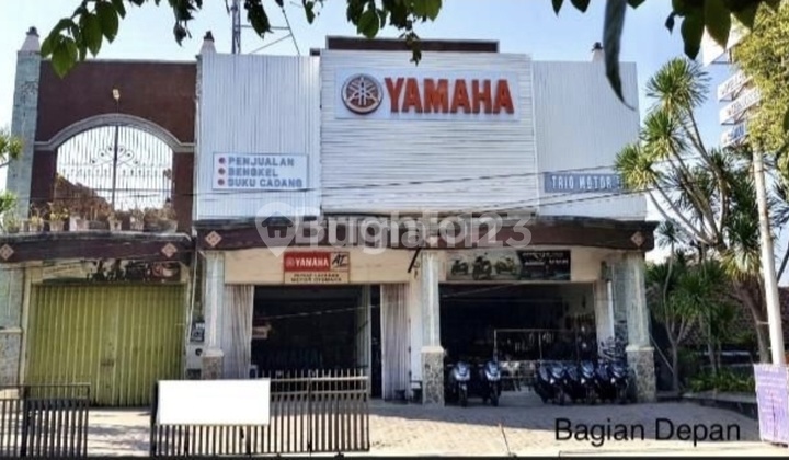 Translated to English:  
For Sale: 3-Storey Commercial Shophouse in Singaraja