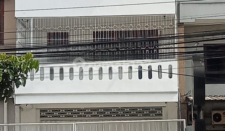 For rent: 3-Story Strategic Shop House on the Main Roadside of Gatot Subroto For rent: 3-Story Strategic Shop House on the Main Roadside of Gatot Subroto