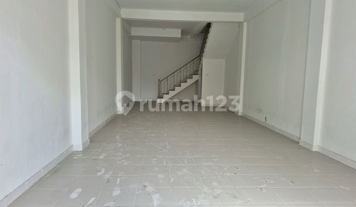 For Rent: 3-Storey Shop House. Strategic Location, Beside Main Road, West Denpasar. 2