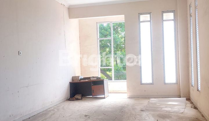 2-story shophouse near Kediri Regency Office. 2-story shophouse near Kediri Regency Office.