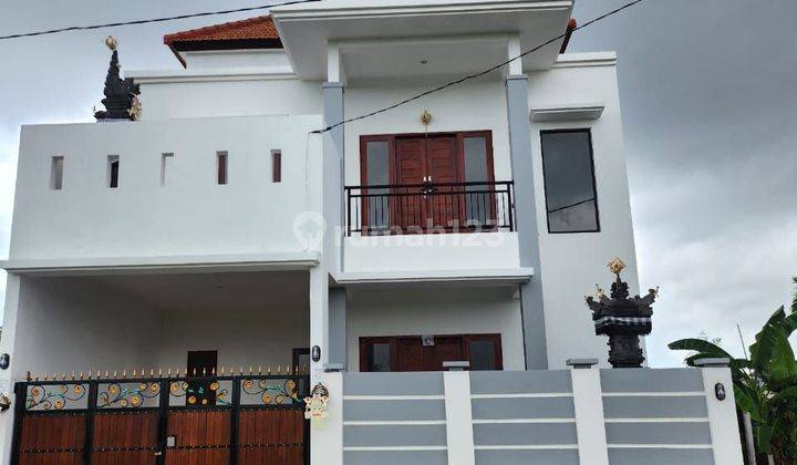 Cheap semi-villa house in the good night area of Denpasar  1