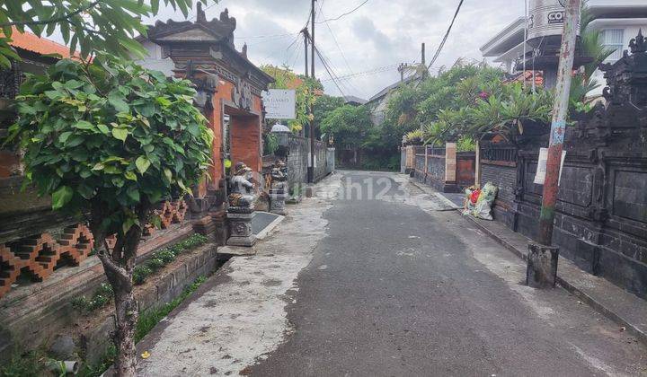 Building bonus land that needs renovation in the East Denpasar area  2