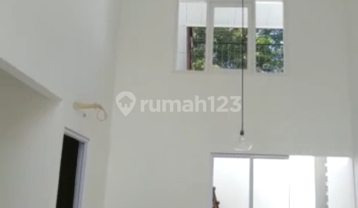 Metland Puri,jakarta Baratluas Tanah 135 M² ( 9x15 M² )luas Bangunan 120 M²kamar Tidur 2+1kamar Mandi1 Lantailistrik 3300shmharga 2.5m Nego