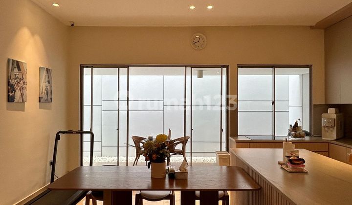 Rumah Golf Island
cluster Violin
luas Tanah 200 M² ( 10x20 )
luas Bangunan 400 M²
kamar Tidur 3+1
kamar Mandi 3+1
listrik 4400 Watt
full Furnish 
sdh Ajb
harga 9,5 Milyar Nego Sampai Dealll