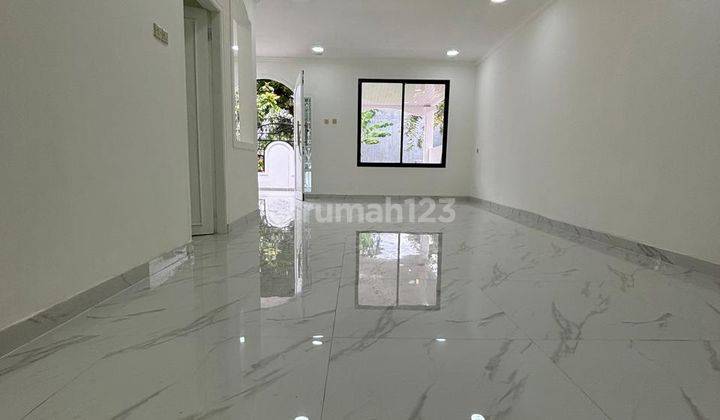 Rumah 2 Lantai Bagus Furnished SHM di Metland Puri, Jakarta Barat 1