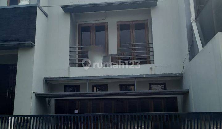 Rumah 2 Lantai Bagus SHM di Meruya Utara, Jakarta Barat 1