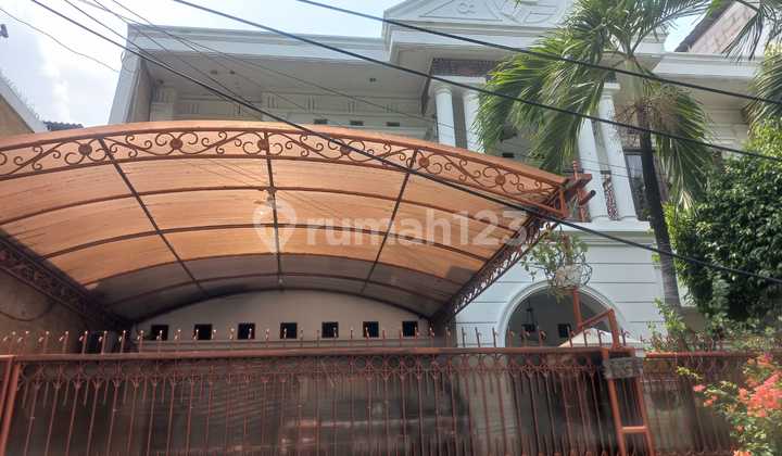 Rumah Mewah Jalan Zamrut Raya,rumah 2 Lantai Lokasi Strategis Di Kemayoran. Luas Tanah 276m2. Luas Bangunan 300m2. Harga 8,8 Milyar