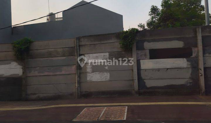 Kavling di Kembangan Raya
Lokasi strategis,cocok utk komersial
Jalan 2 arah
Luas tanah +/- 2000 m
Shm
Harga : 1,8 M/thn exc Pph 2