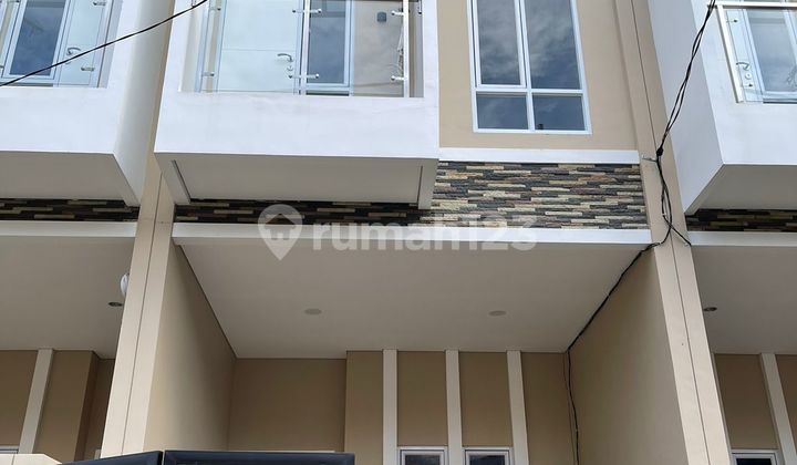 Rumah Di Jln Dr Nurdinluas Tanah 60 M² ( 4x15 )luas Bangunan 160 M²2 Kamar Tidur3 Kamar Mandibangunan 3 Lantaiac 3 Unitkithcen Setkulkassemi Furnishharga 2 Milyar Nego Tipis