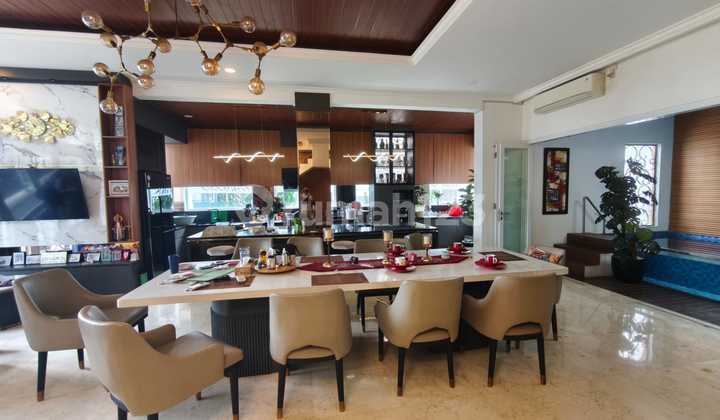 Rumah Maja Residence,Meruya Selatan. Lokasi Strategis dengan 2 Akses Toll. Rumah Bagus dan Asri.rumah Rumah Bangunan dan Design Interior dan Furnish Bagus.ada Kolam Renang.rumah Uk 247M2. Bangunan 400M2. Harga 7,65 Milyar Nego Tipis