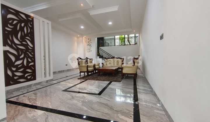 Rumah Brand New Modern Classic Siap Huni di Sektor 9 Bintaro Jaya Luas Tanah 215 M²Luas Bangunan 360 M²Bangunan 2,5 Lantai Split Level Kamar Tidur 4+1Kamar Mandi 4+1.Rumah Bagus dan Rapi. Harga 6,5 Milyar Nego 2