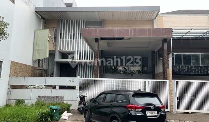 Citra House 6, Citra Garden. Orange Heliconia Cluster. Size 12x20m2. Building Area 450m2. 2.5 Floors. Semi-Furnished. Price 9.2 Billion Negotiable Until Deal.