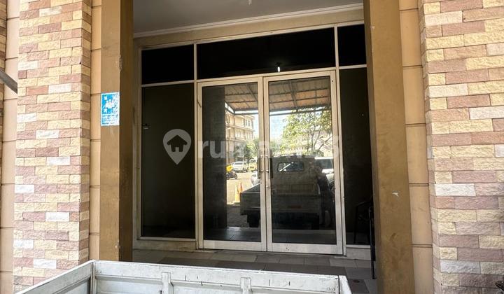 Ruko Green Lake City Sentra Niaga Uk 4,5x15 M² Bangunan 3,5 Lantai 3 Kamar Mandi Sdh Ada Sekat Kantor Sudah Rapi Unitnya Dan Bagus Parkiran Luas Harga 3,7 Milyar Nego