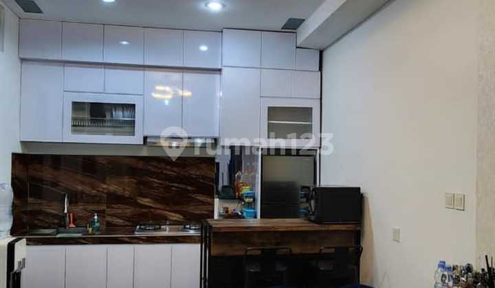 Rumah Lavon Swancity Tangerang. Luas Tanah 66 M² ( 6x11 )luas Bangunan 100 M²bangunan 2 Lantai Kamar Tidur 2+1kamar Mandi 2 Surat Shm Hadap Selatan Full Furnish Harga 1,5 Milyar Nett