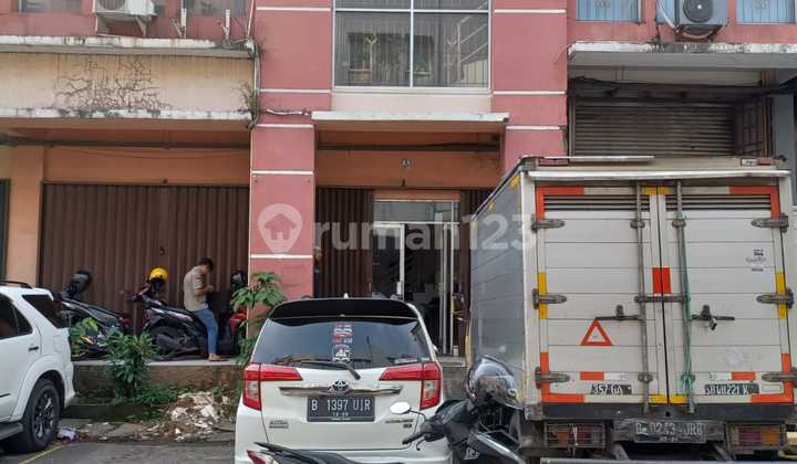 Pergudangan Lodan Center, Luas Tanah 288m2. Luas Bangunan 860m2. Office 2 Lantai. Meeting Room 1 Ruangan. Gudang Tinggi. Harga 9 Milyar Pergudangan Lodan Center, Luas Tanah 288m2. Luas Bangunan 860m2. Office 2 Lantai. Meeting Room 1 Ruangan. Gudang Tinggi. Harga 9 Milyar